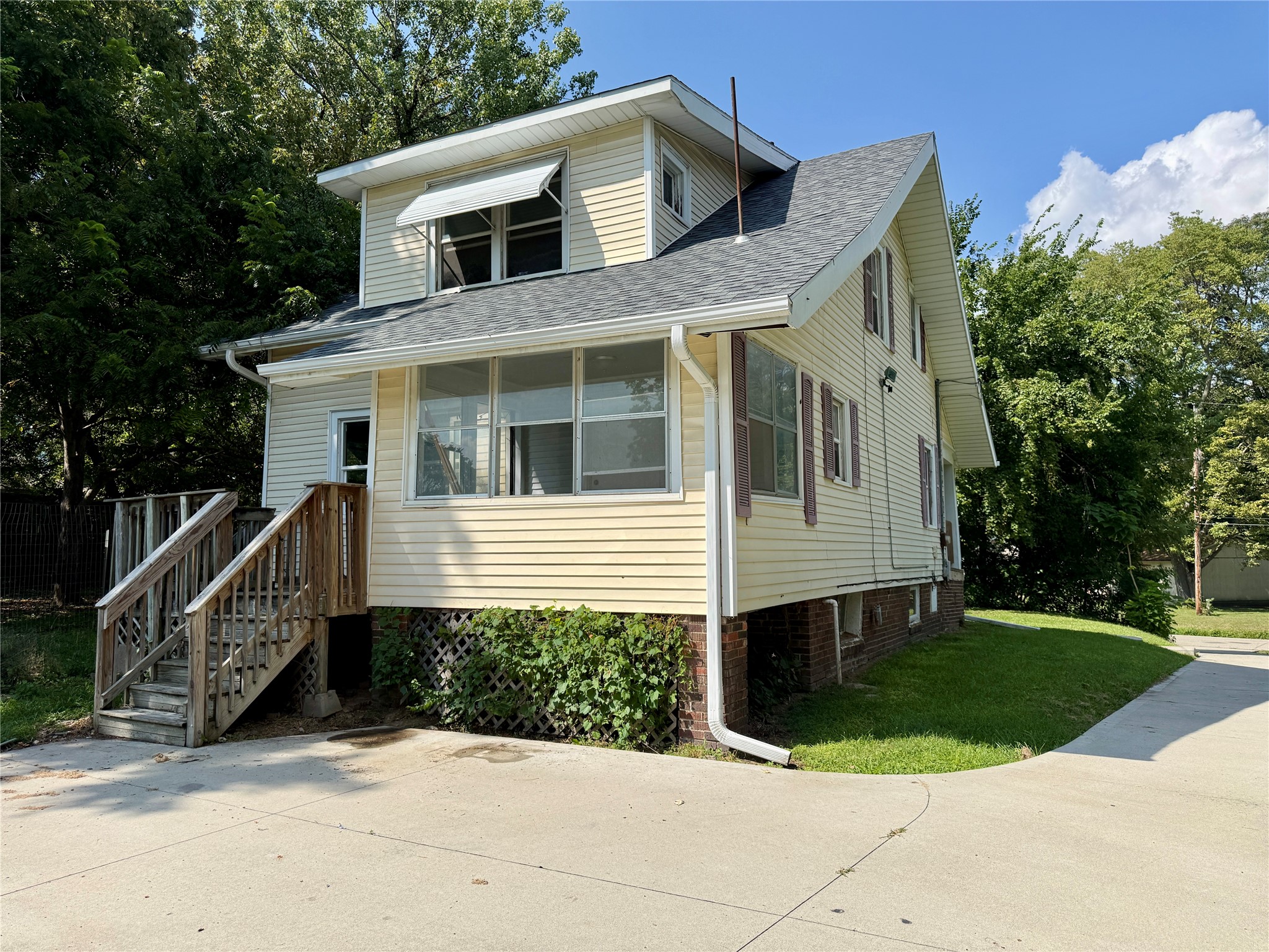 1431 E Vine Street