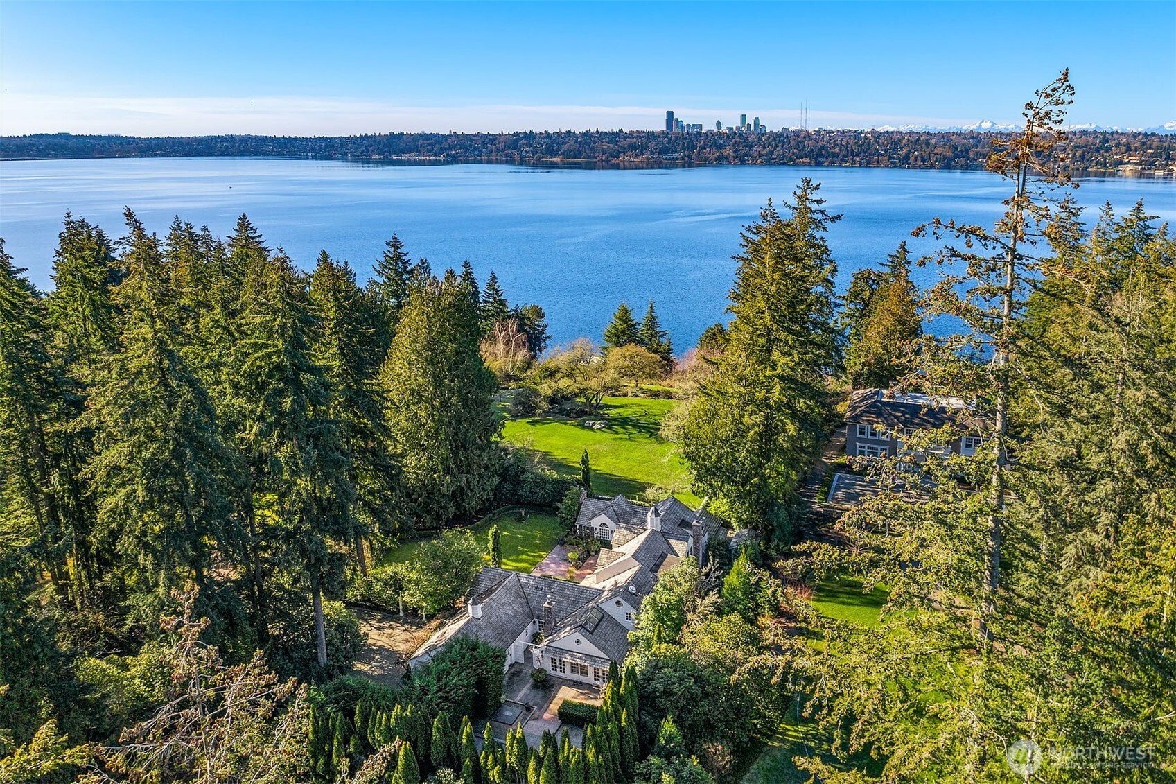 1135 Evergreen Point Rd