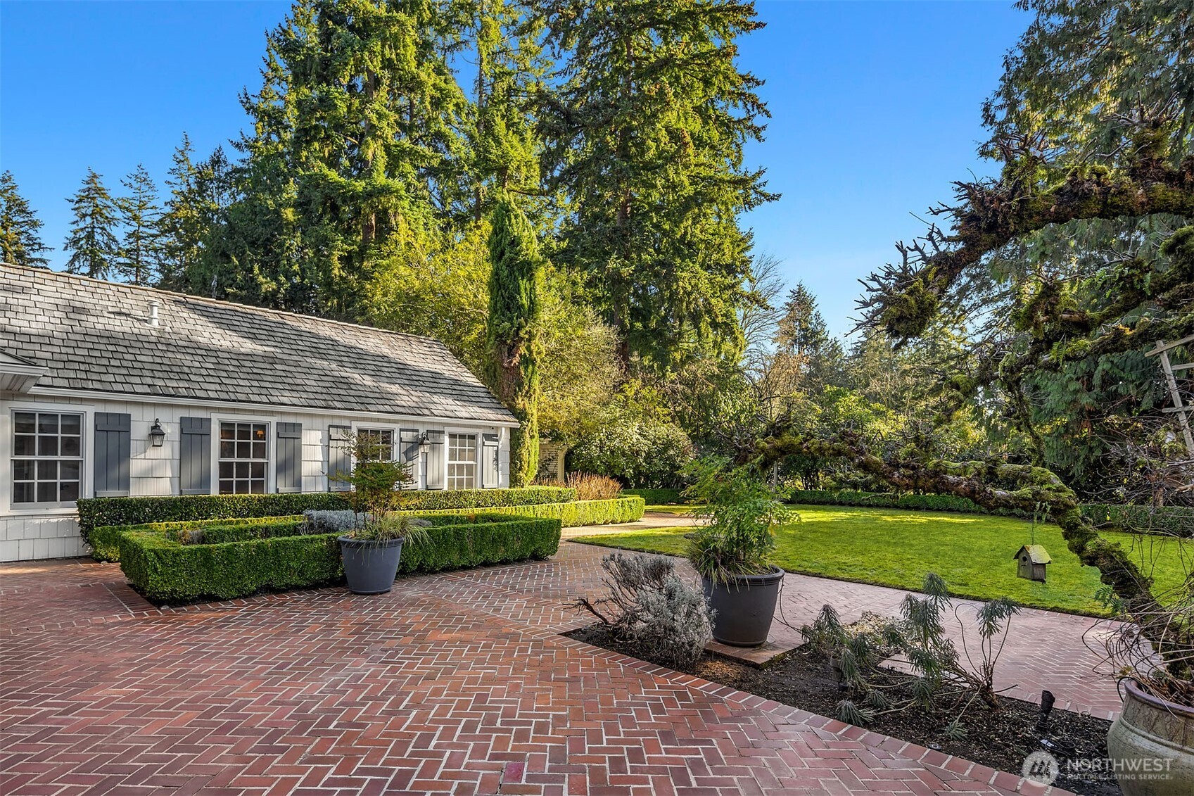 1135 Evergreen Point Rd