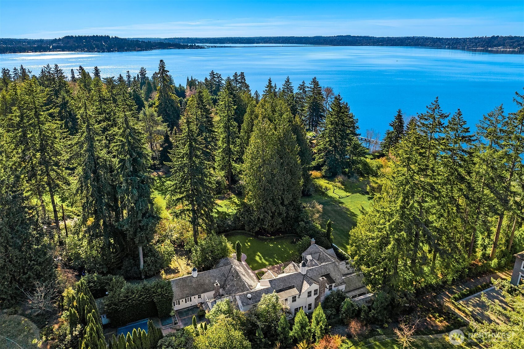 1135 Evergreen Point Rd