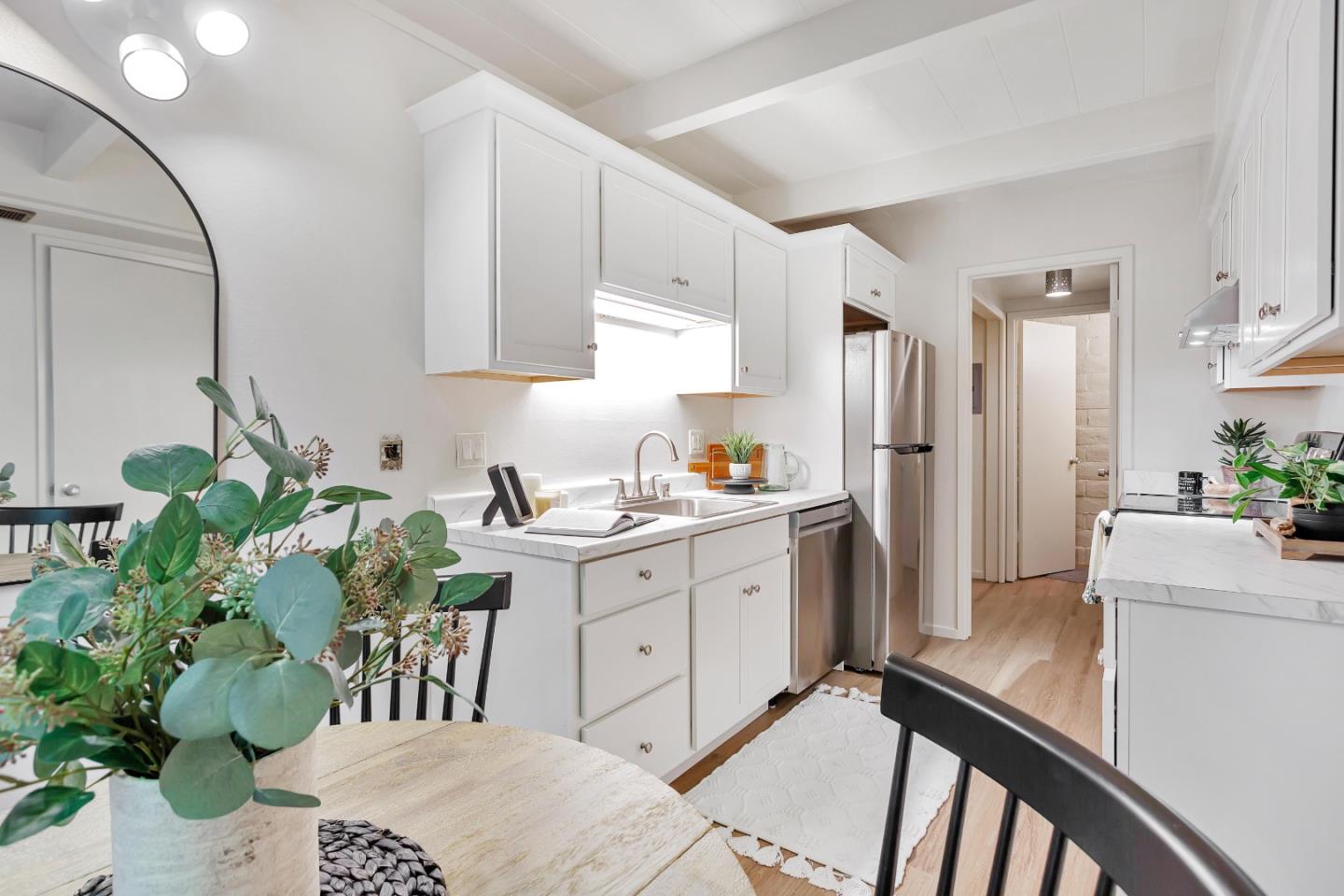 451 Dela Vina Avenue 414