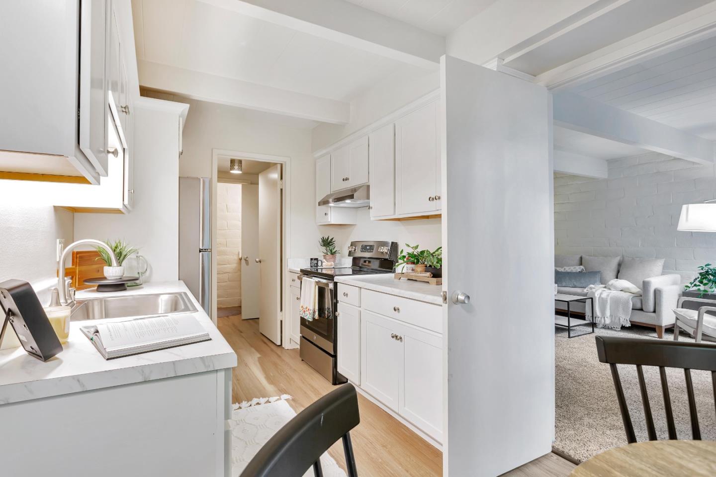 451 Dela Vina Avenue 414