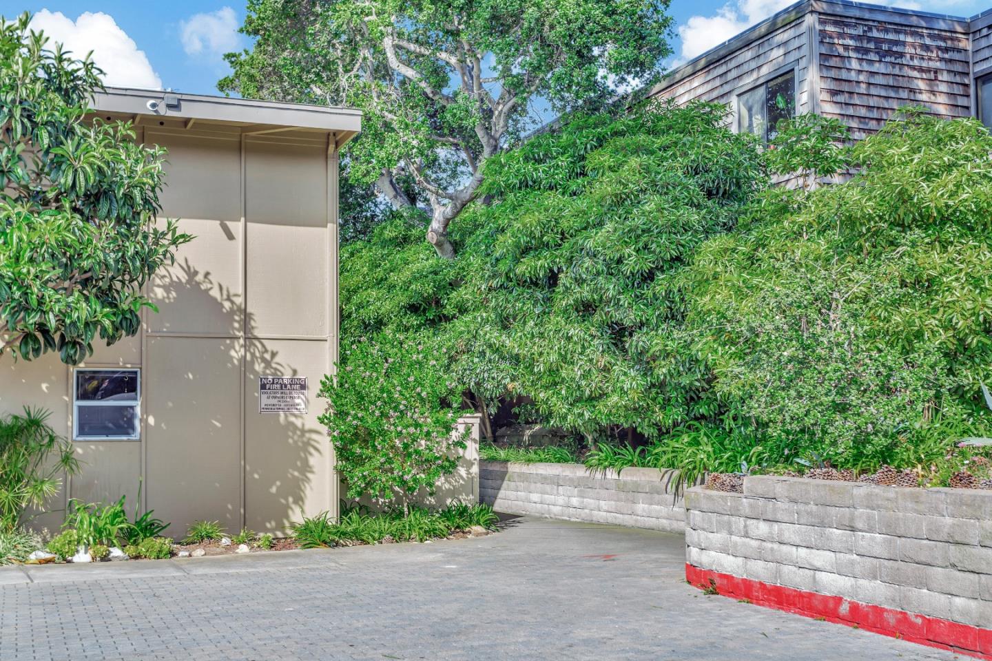 451 Dela Vina Avenue 414