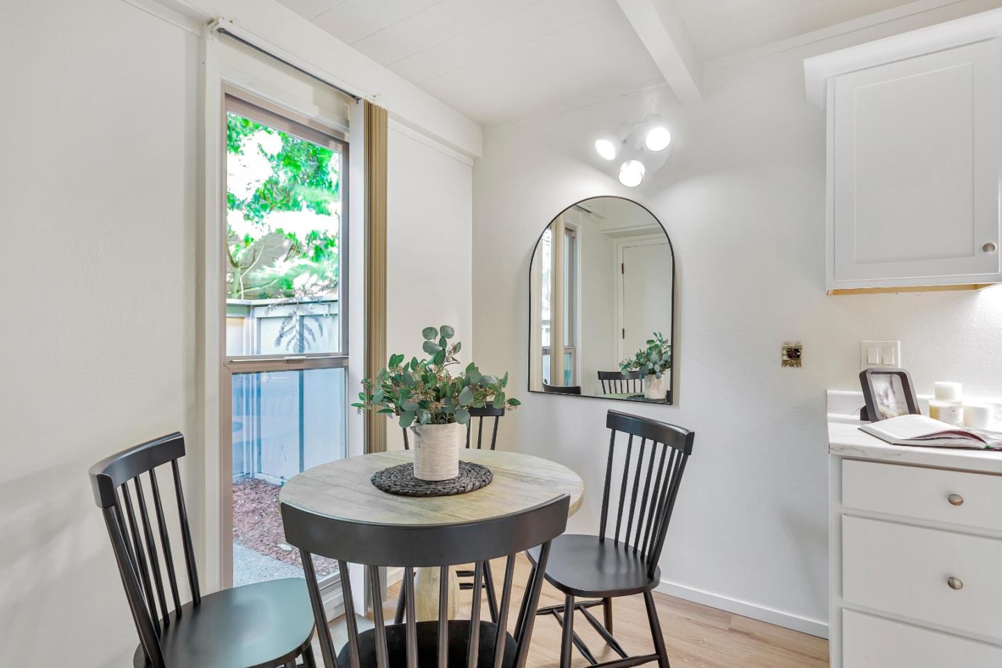 451 Dela Vina Avenue 414