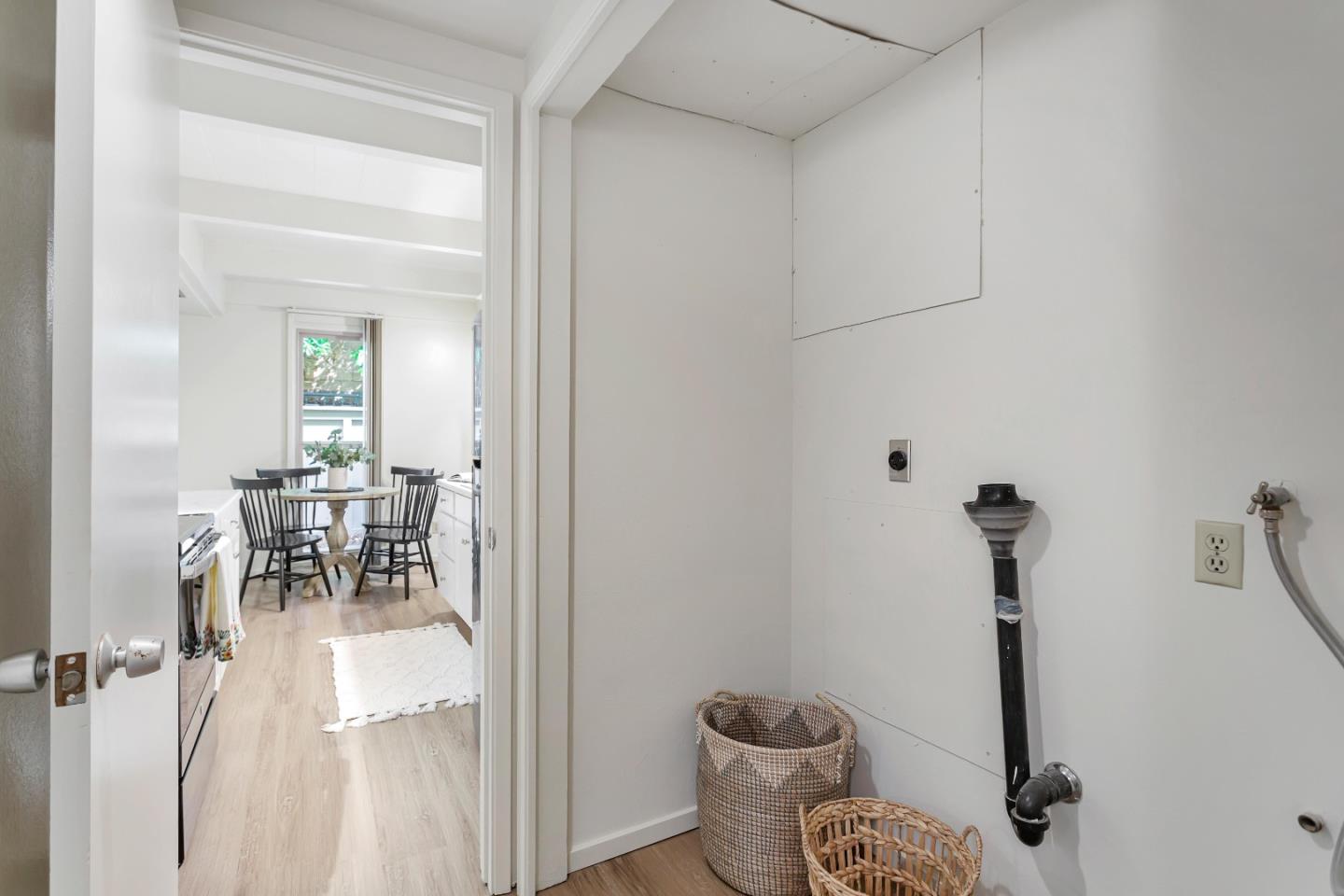 451 Dela Vina Avenue 414