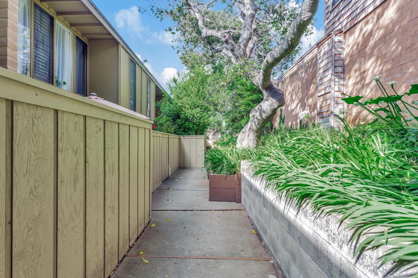 451 Dela Vina Avenue 414