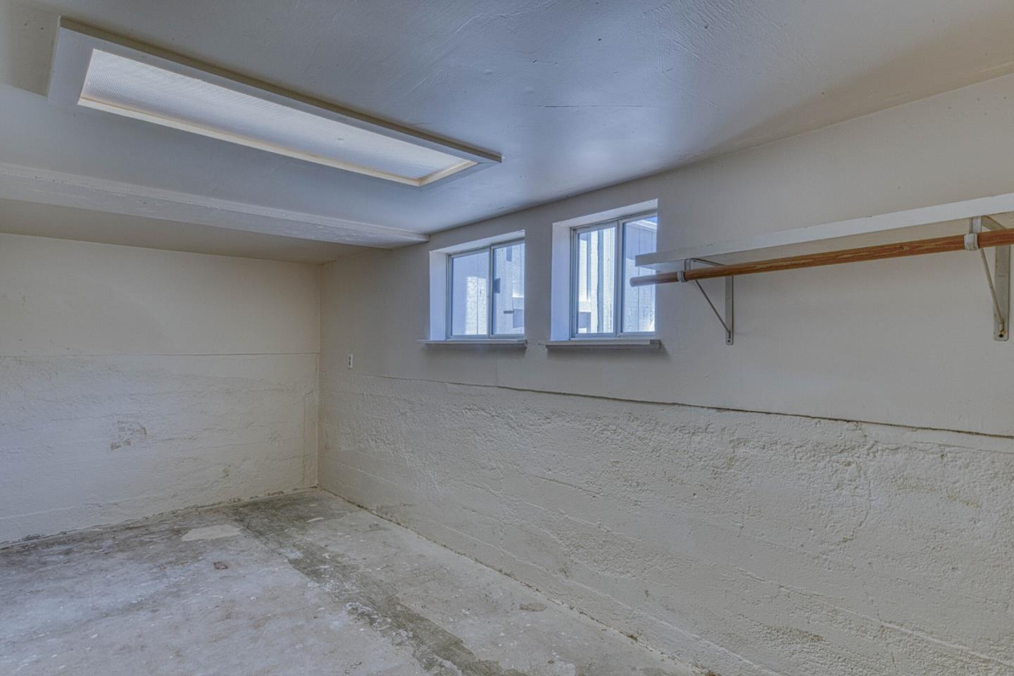 399 Hoffman AVE