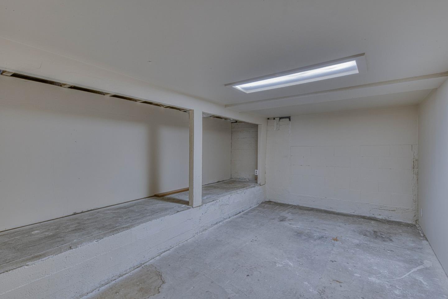 399 Hoffman AVE