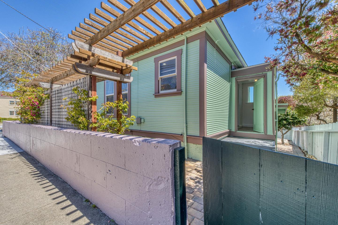 399 Hoffman AVE