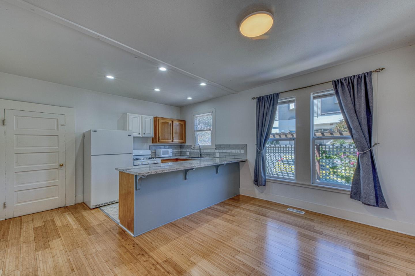 399 Hoffman AVE
