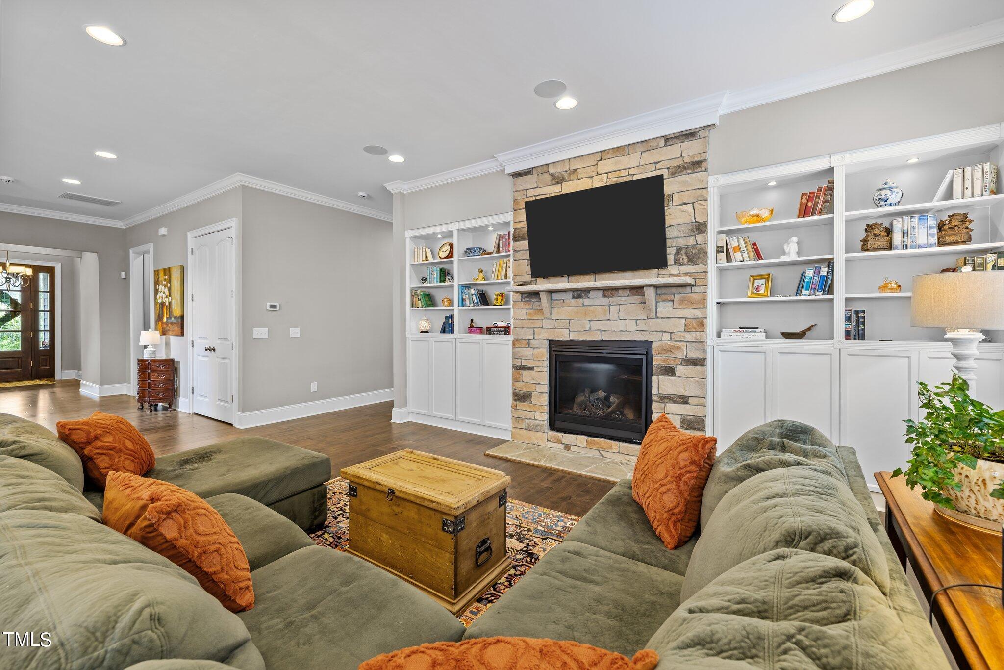 5912 Bellona Lane
