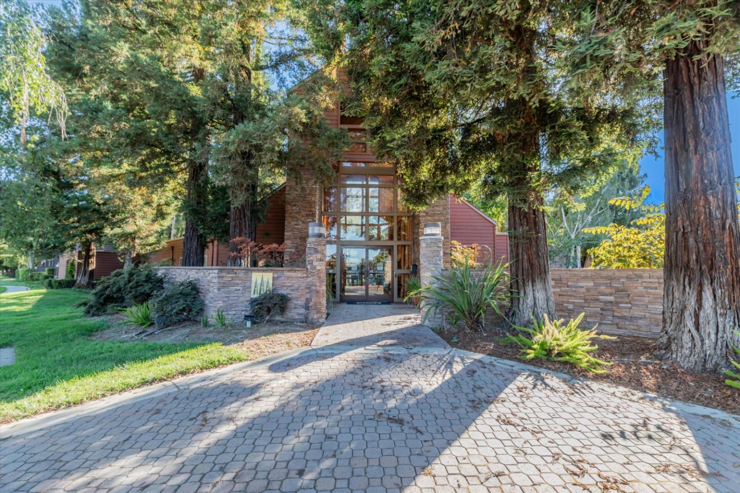 1078 Yarwood CT