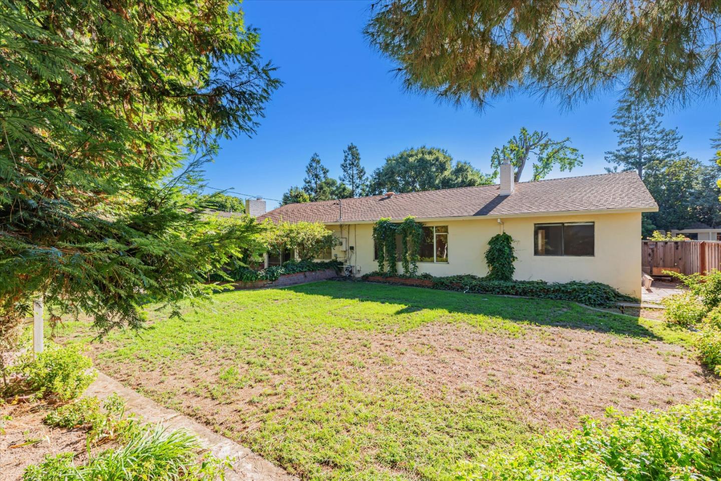 2660 Cardinal LN