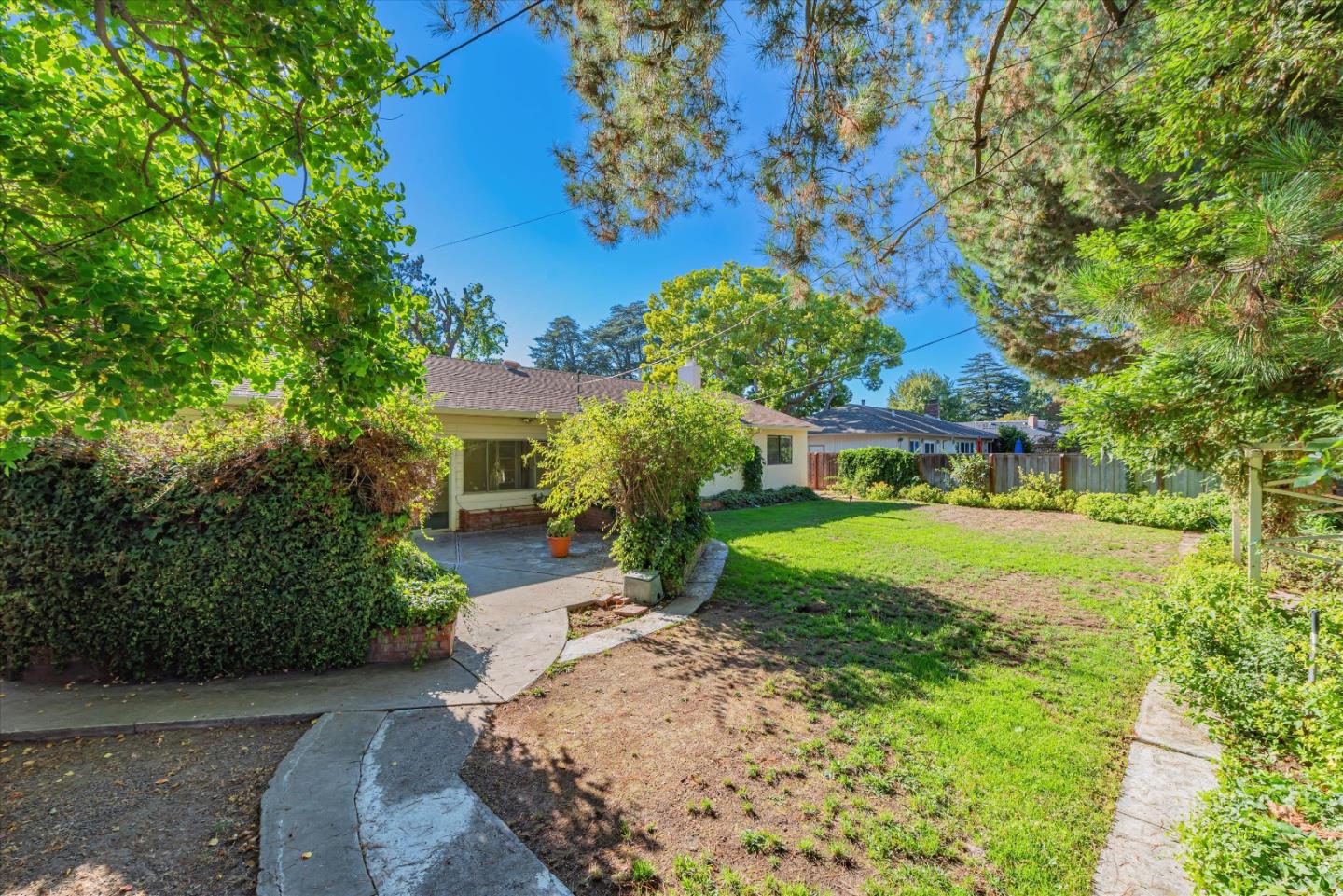 2660 Cardinal LN
