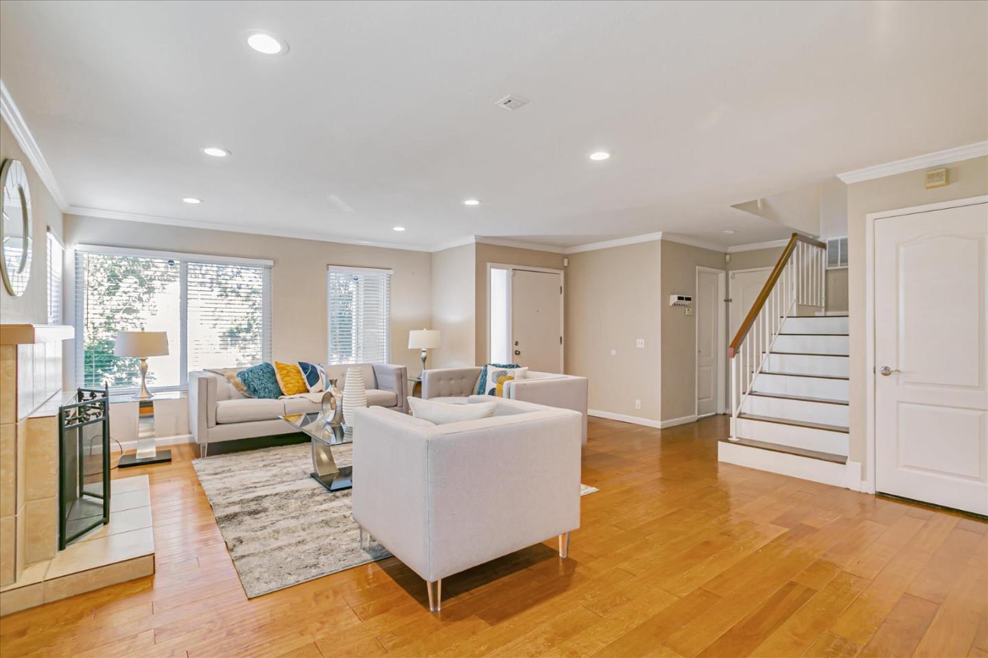 5680 Silver Leaf RD
