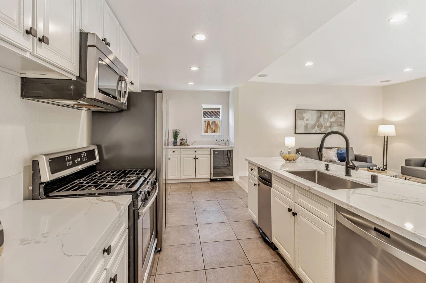 1724 Graham LN