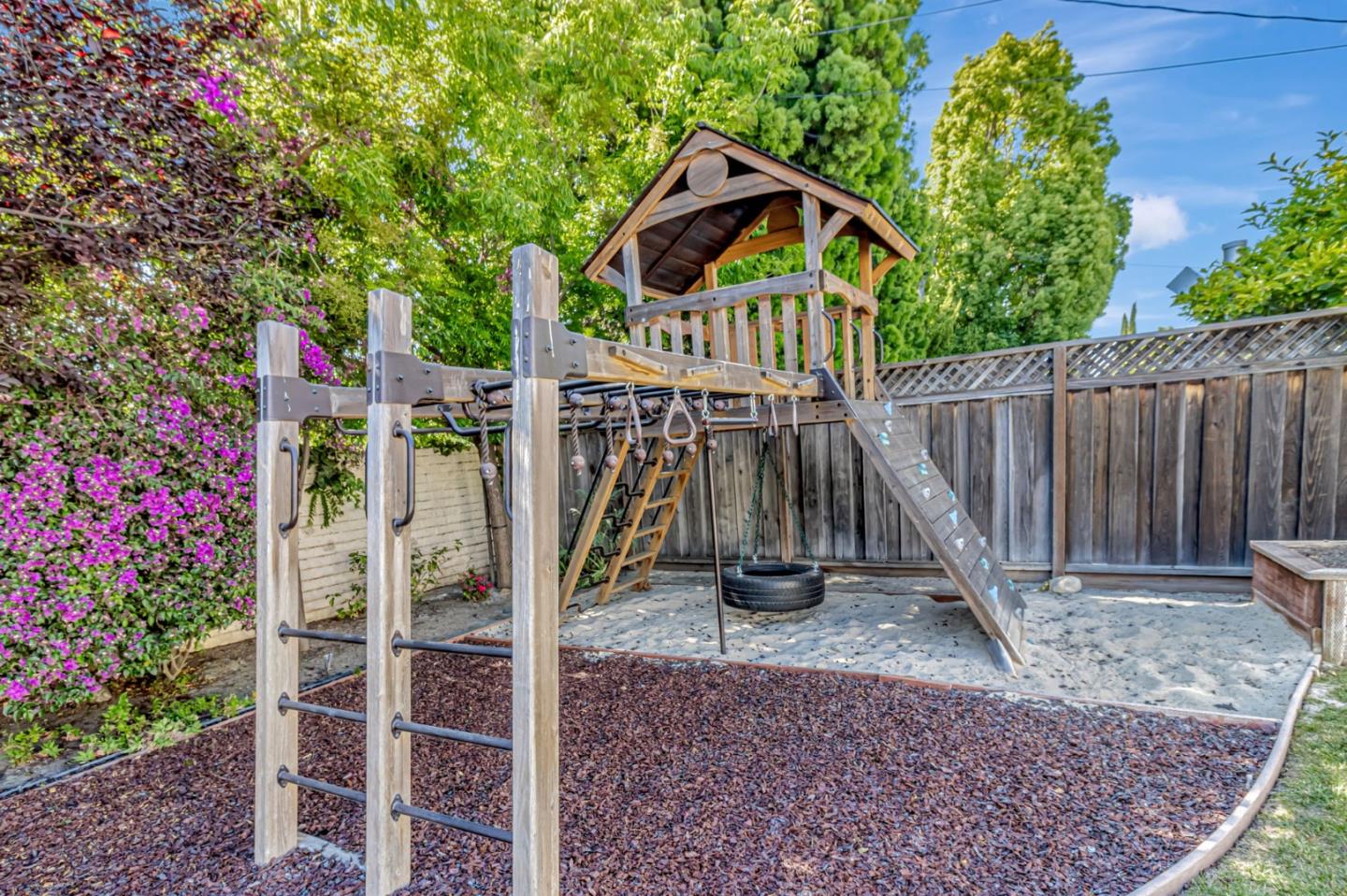 1724 Graham LN