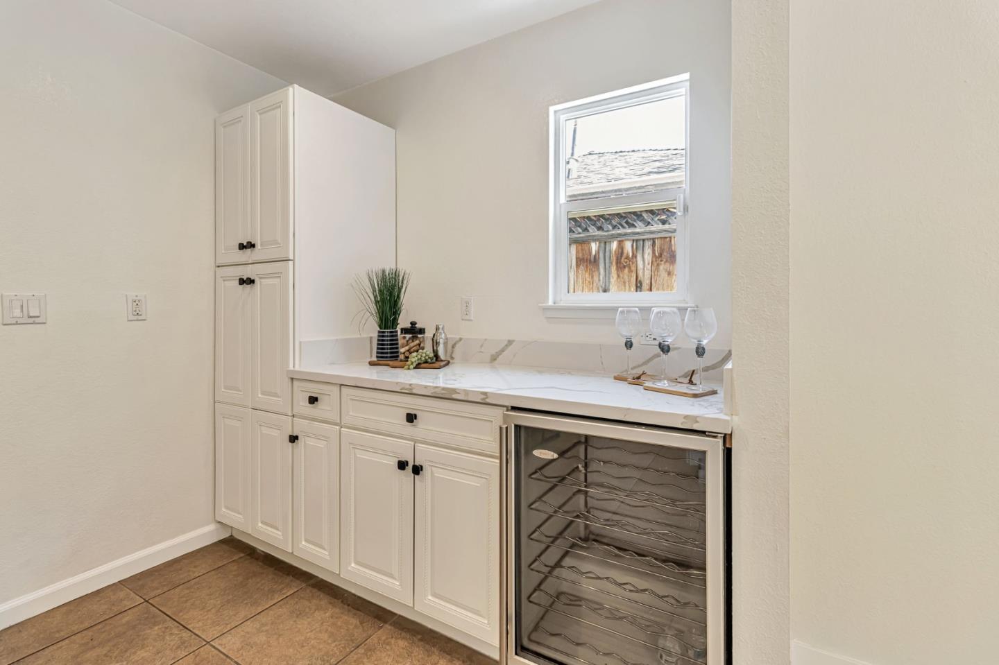 1724 Graham LN