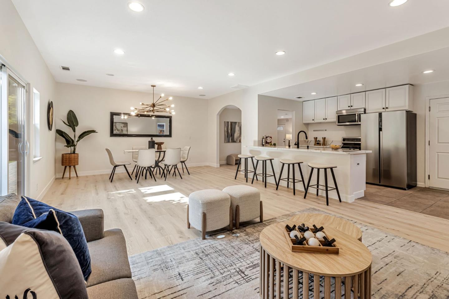 1724 Graham LN