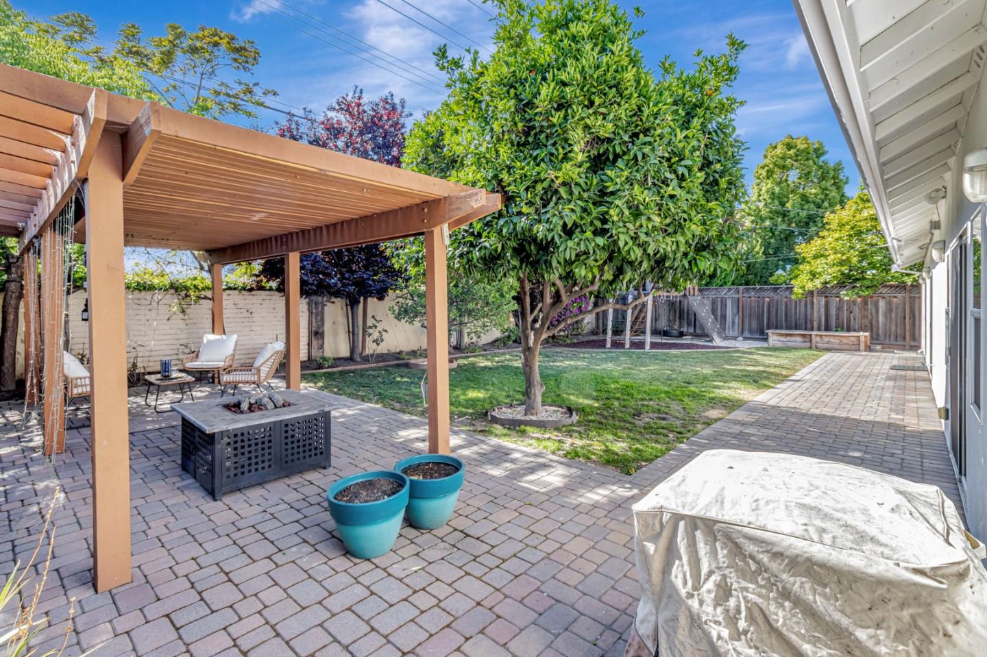 1724 Graham LN