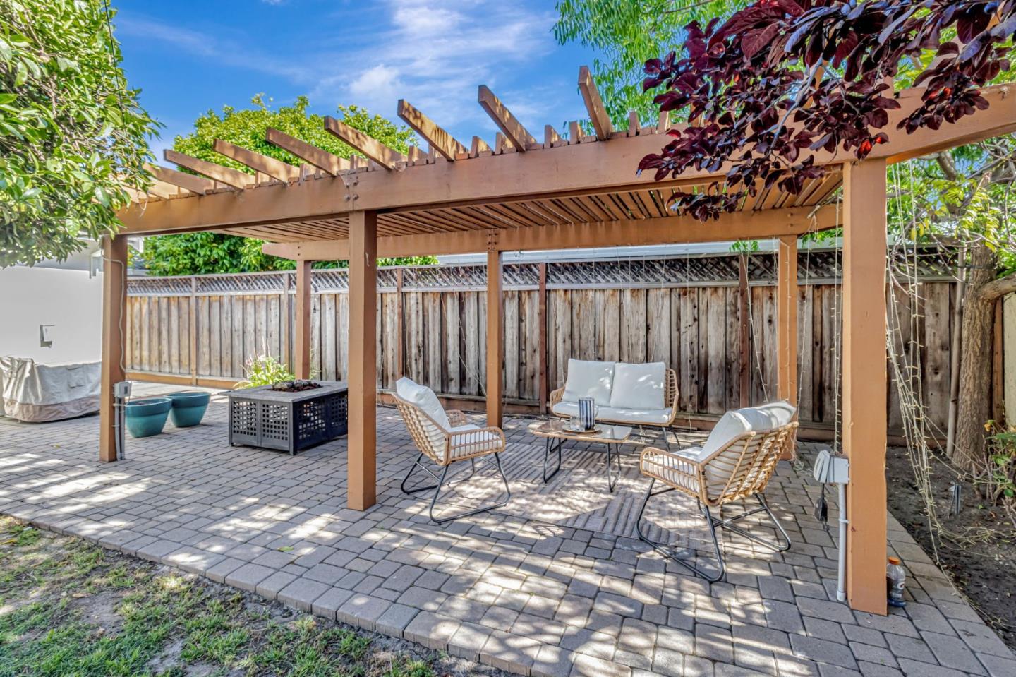 1724 Graham LN