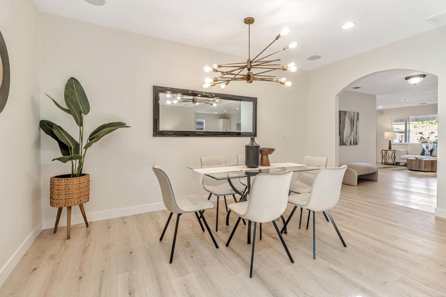 1724 Graham LN