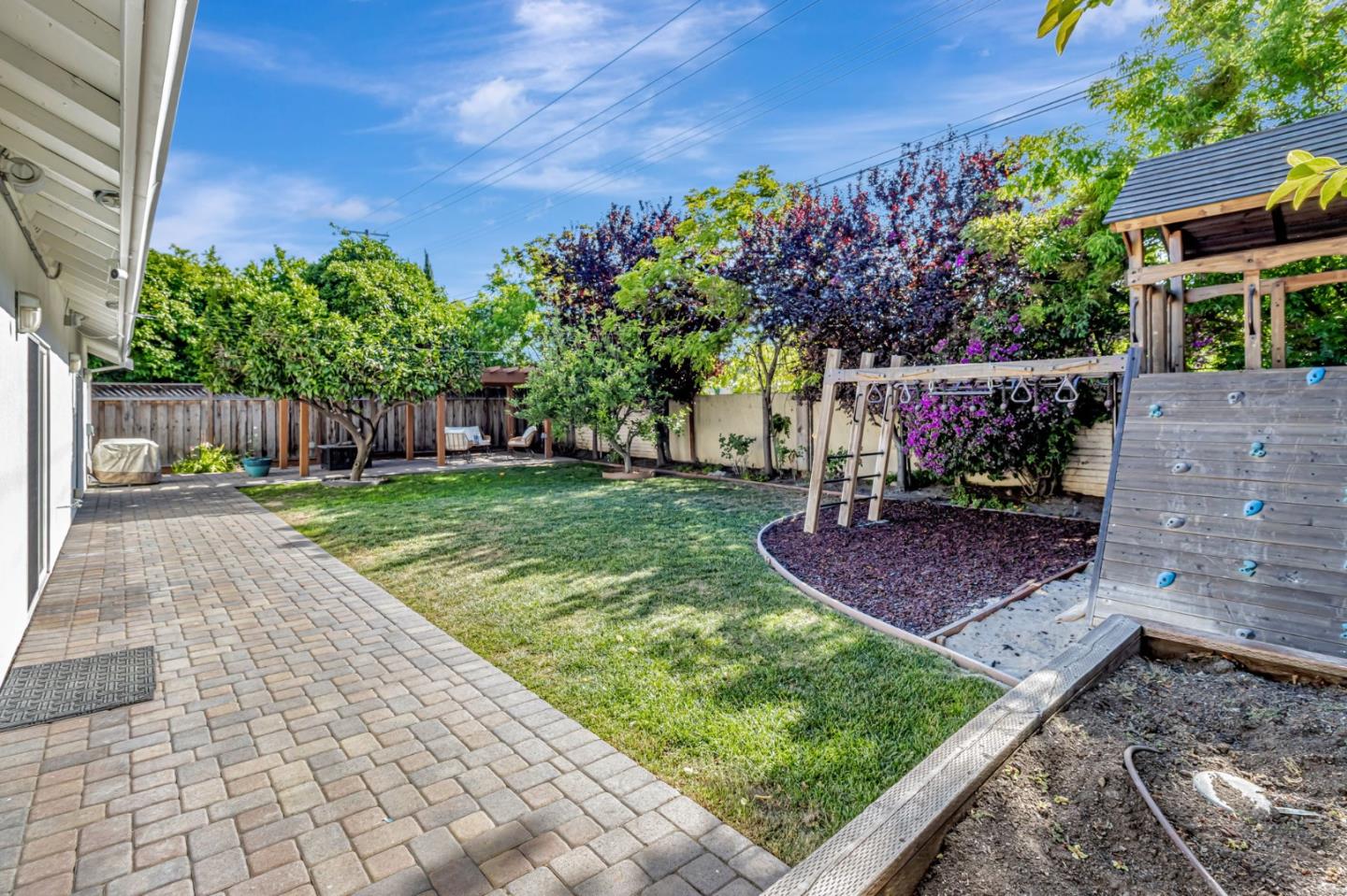 1724 Graham LN