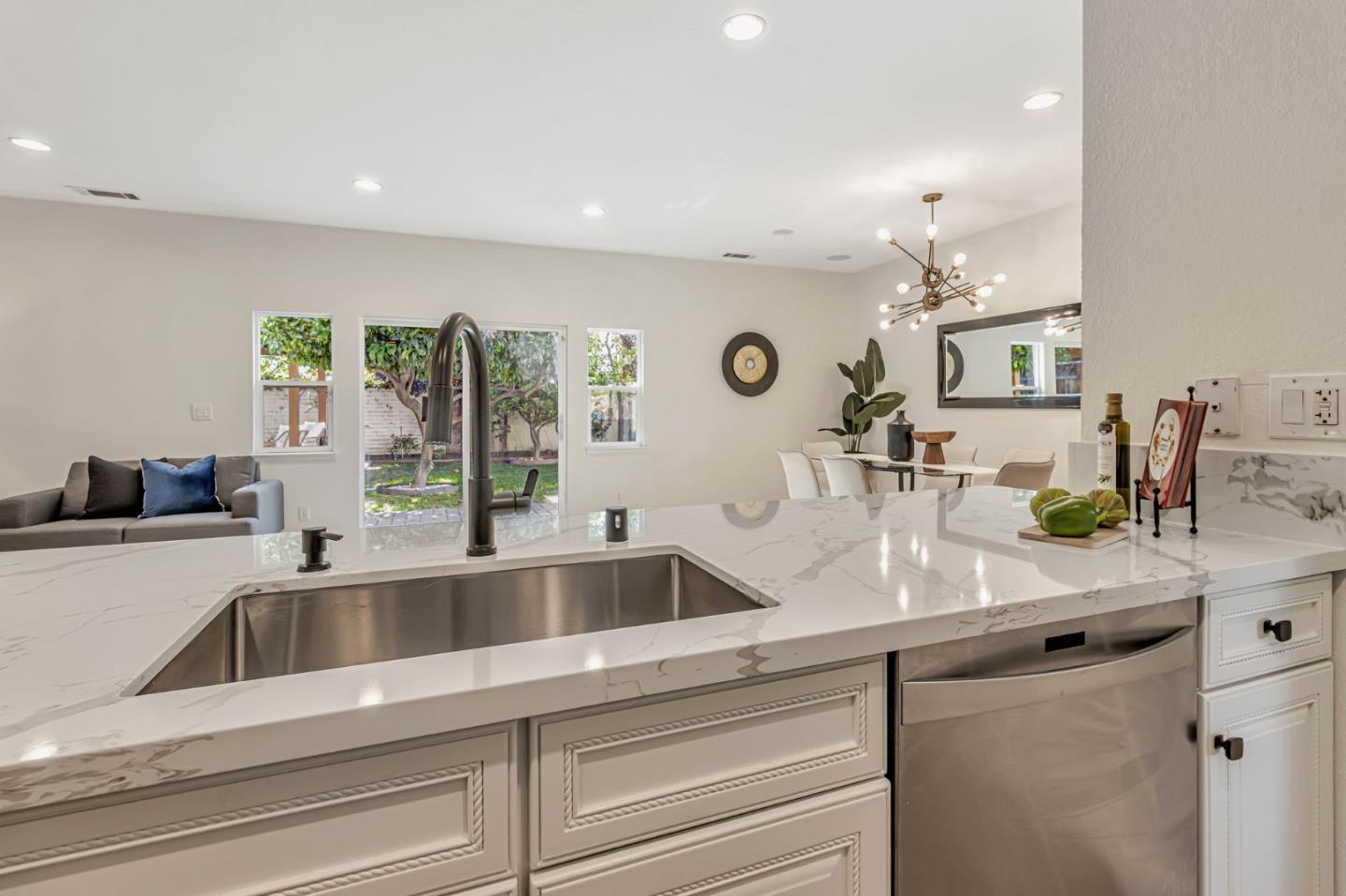 1724 Graham LN