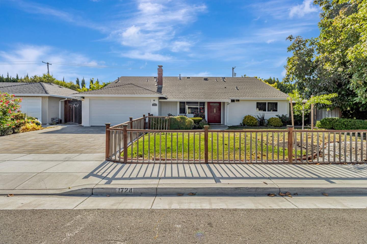 1724 Graham LN