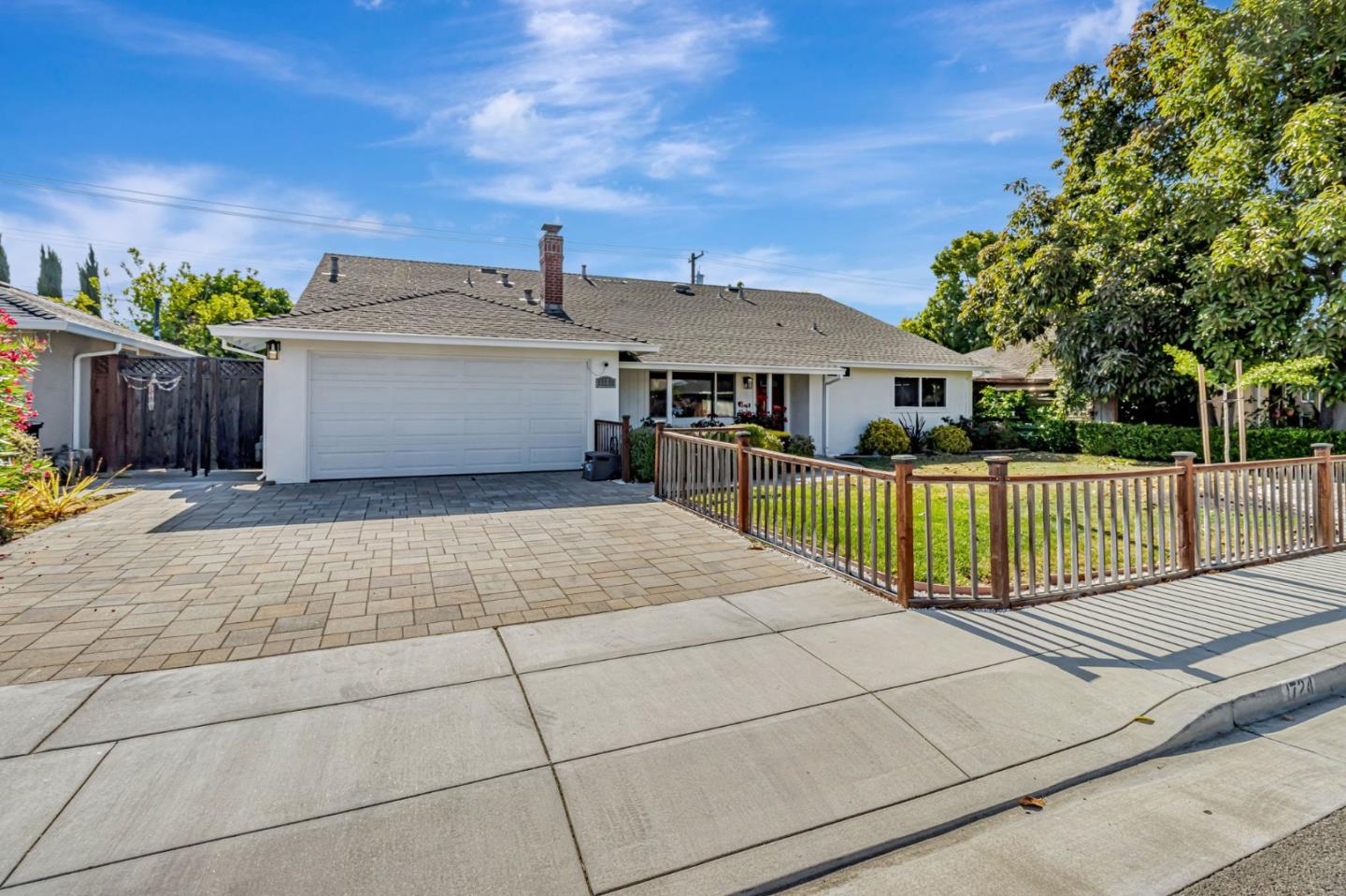 1724 Graham LN