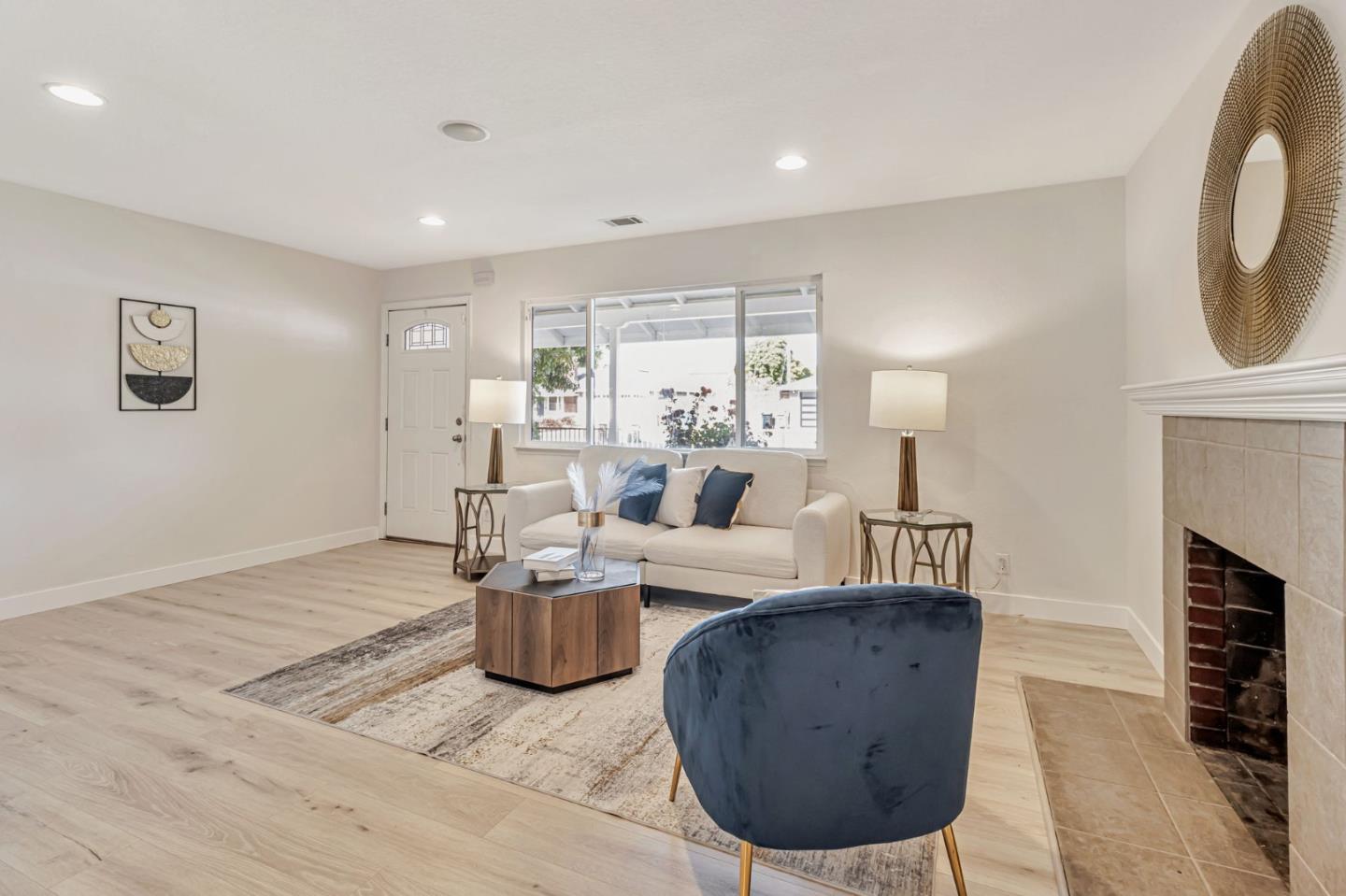 1724 Graham LN