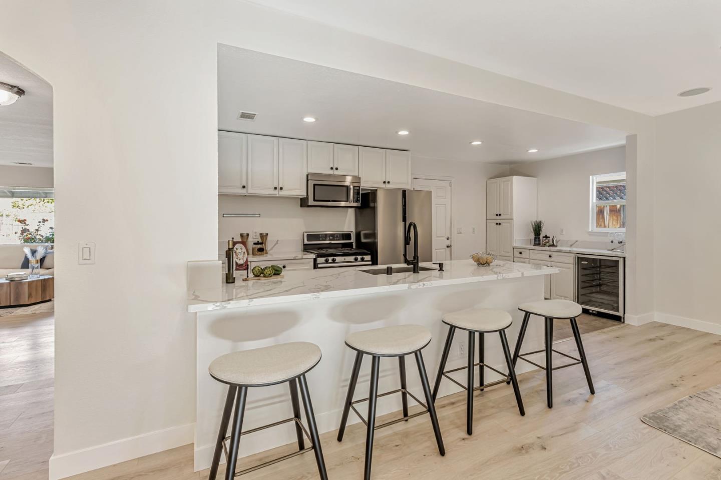 1724 Graham LN