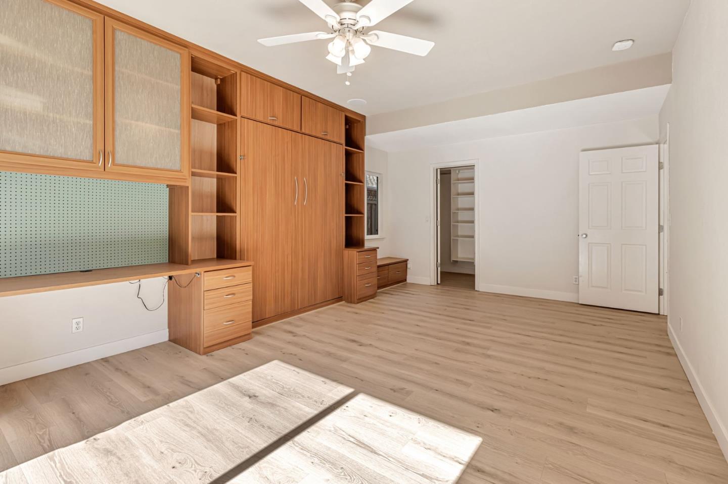 1724 Graham LN