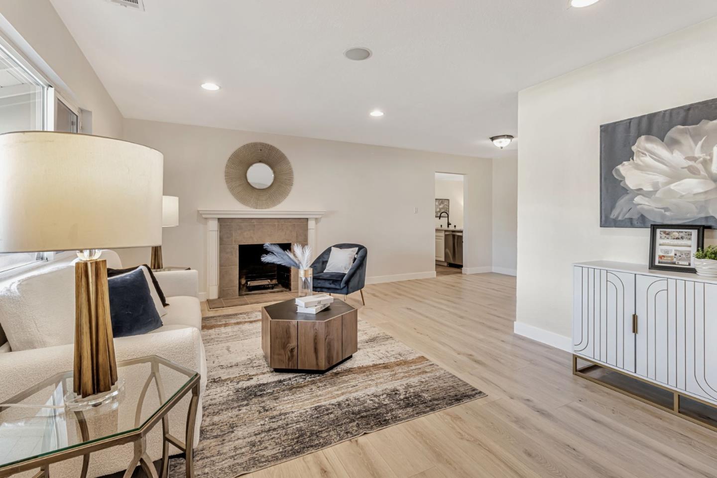 1724 Graham LN