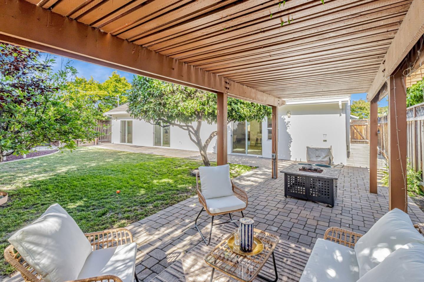 1724 Graham LN