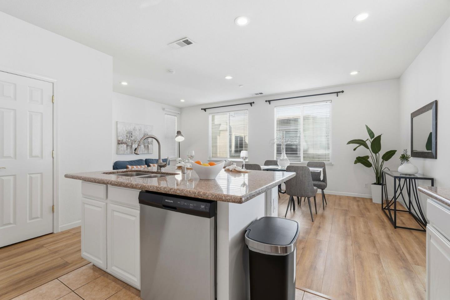 1622 Salamoni Court