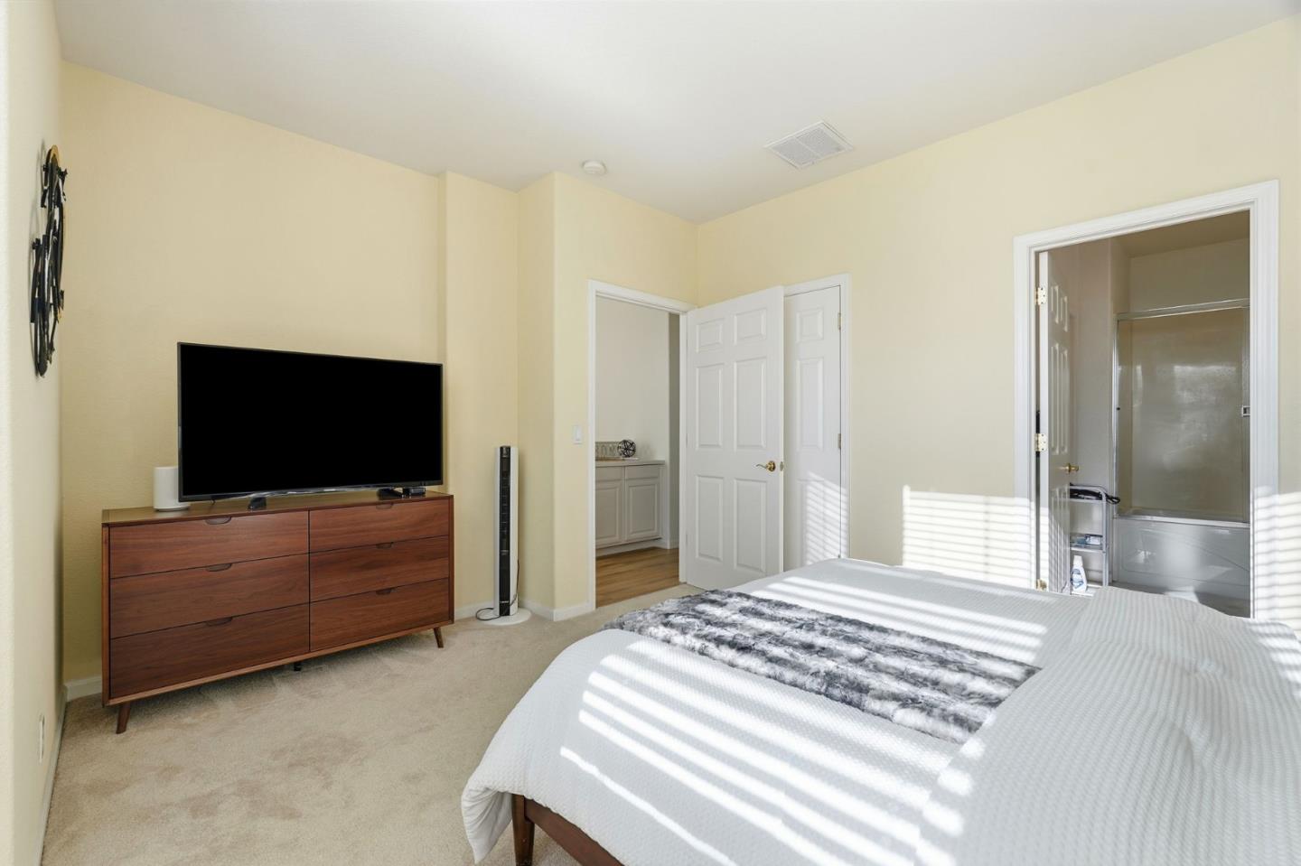 1622 Salamoni Court