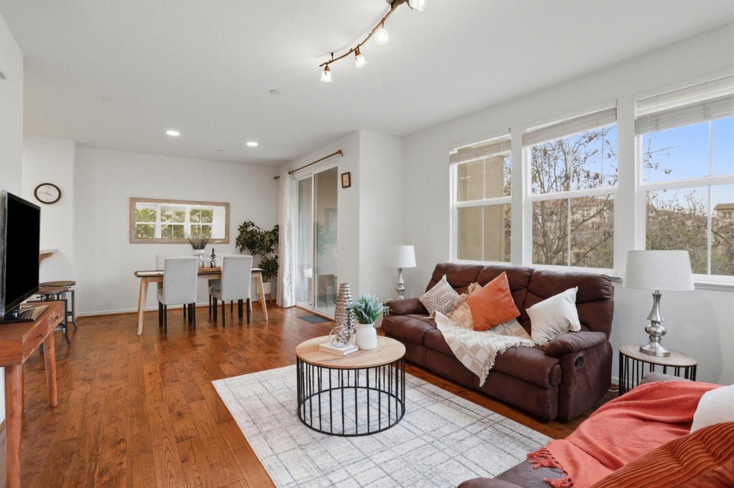 636 Messina Gardens Lane