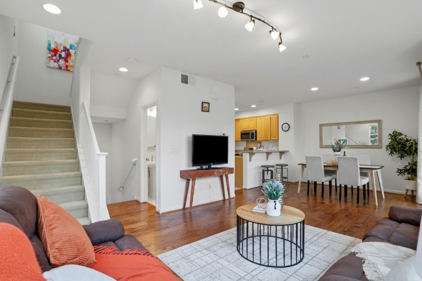 636 Messina Gardens Lane