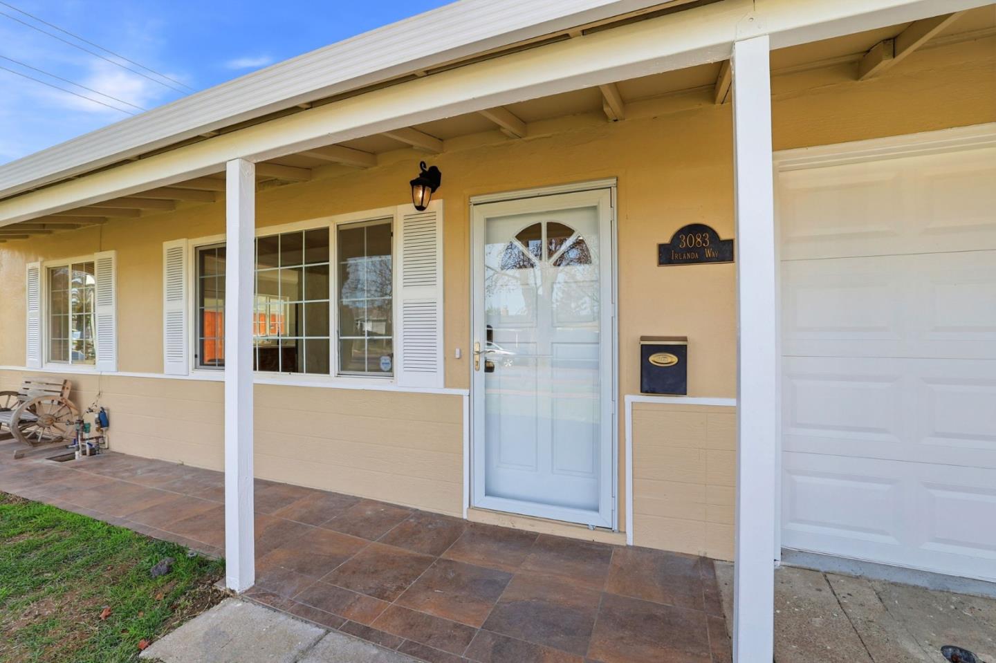 3083 Irlanda Way