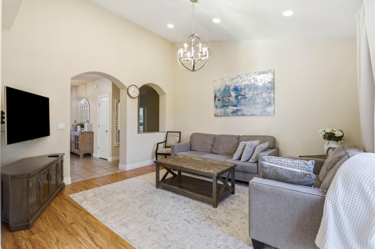 580 Calle Buena Vista