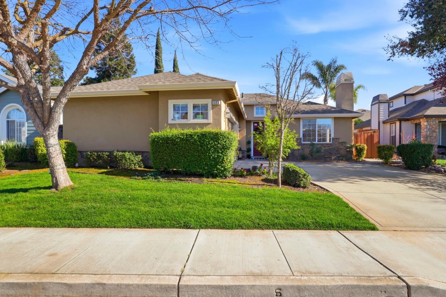 580 Calle Buena Vista