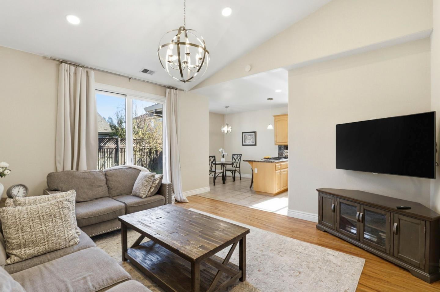 580 Calle Buena Vista