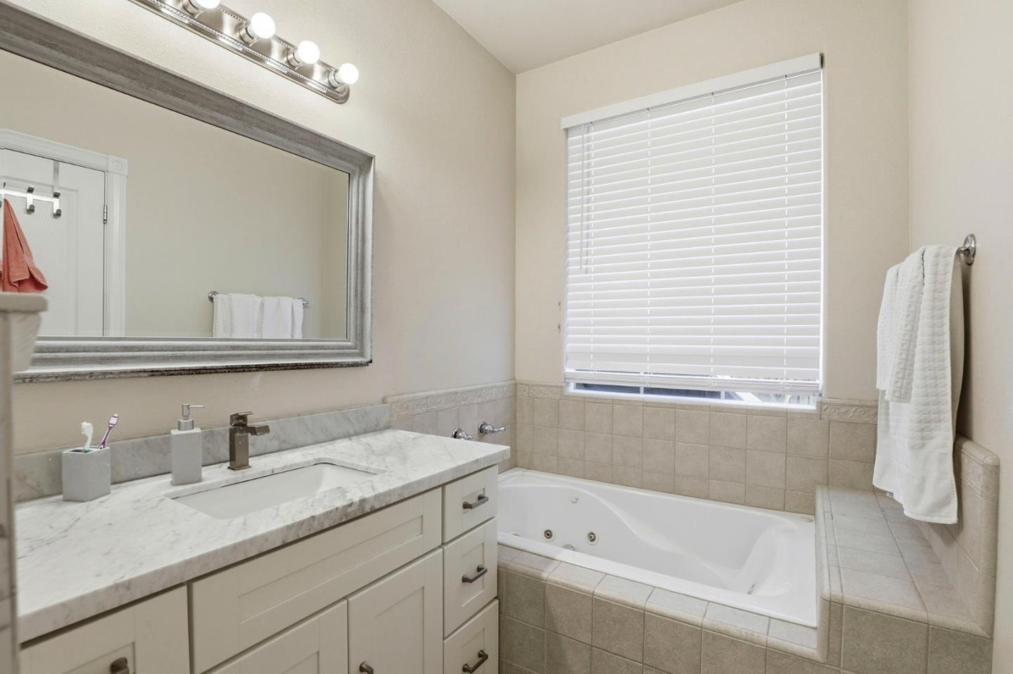 580 Calle Buena Vista