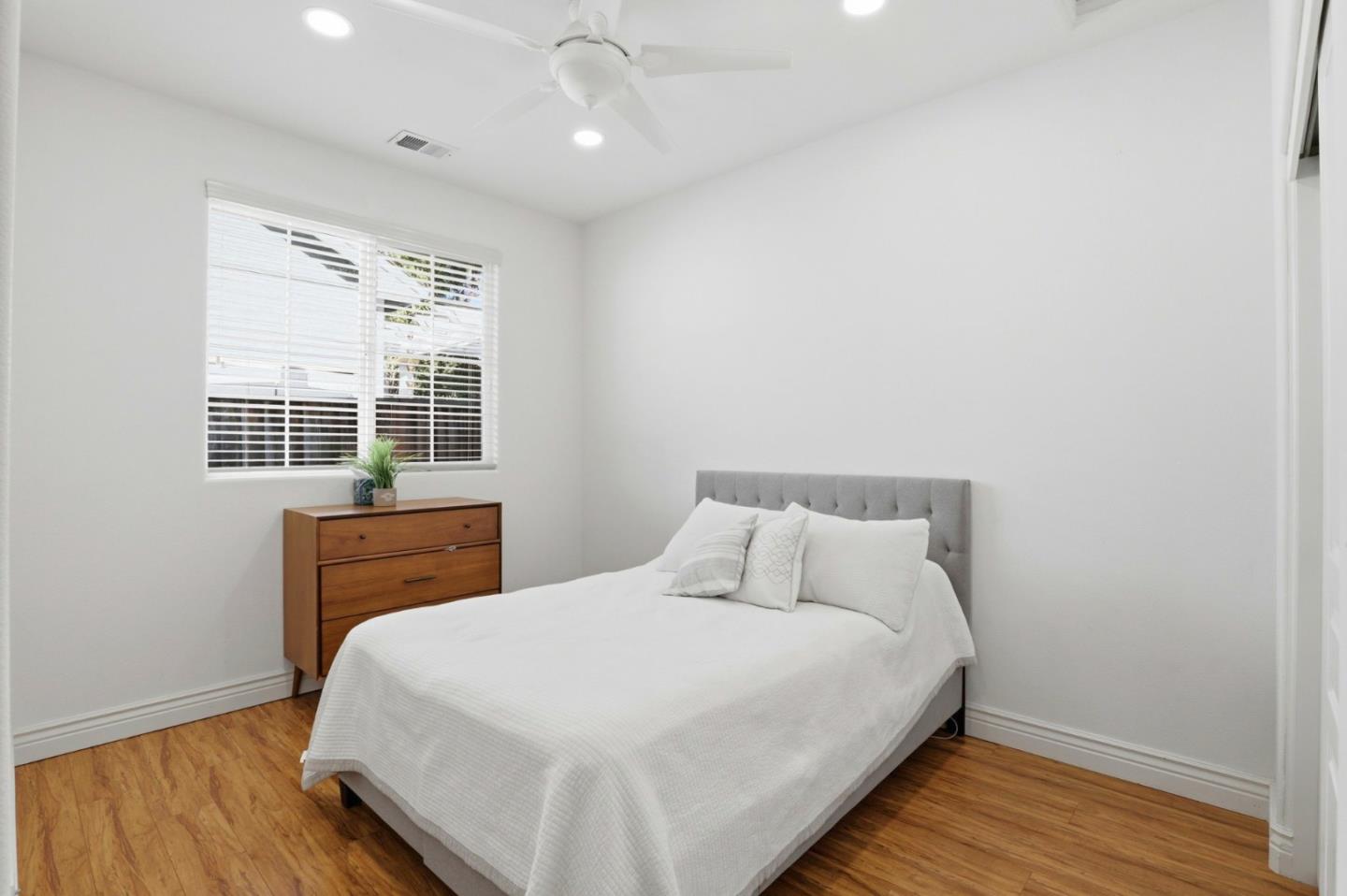 580 Calle Buena Vista