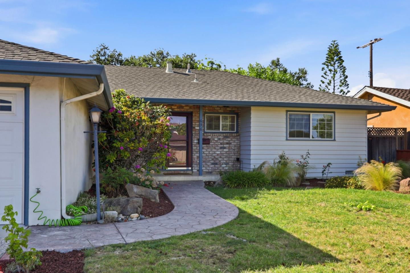 696 Giannini Drive