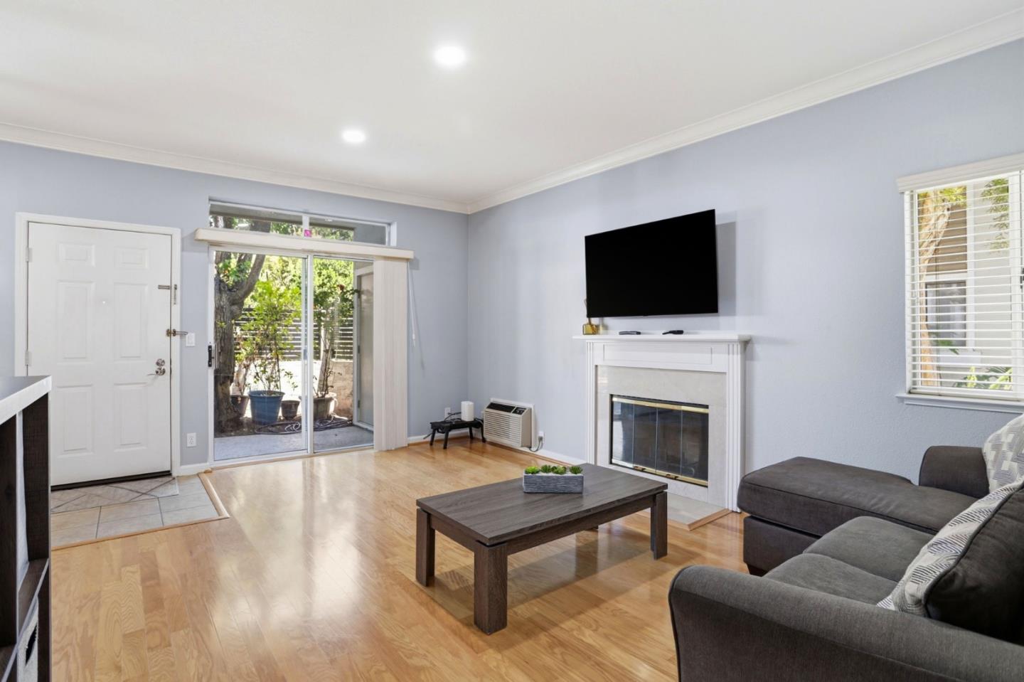 2968 Moorpark Avenue 17