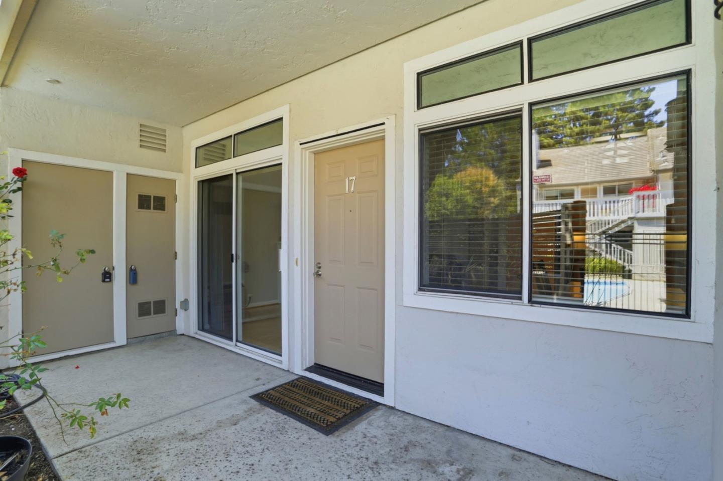 2968 Moorpark Avenue 17