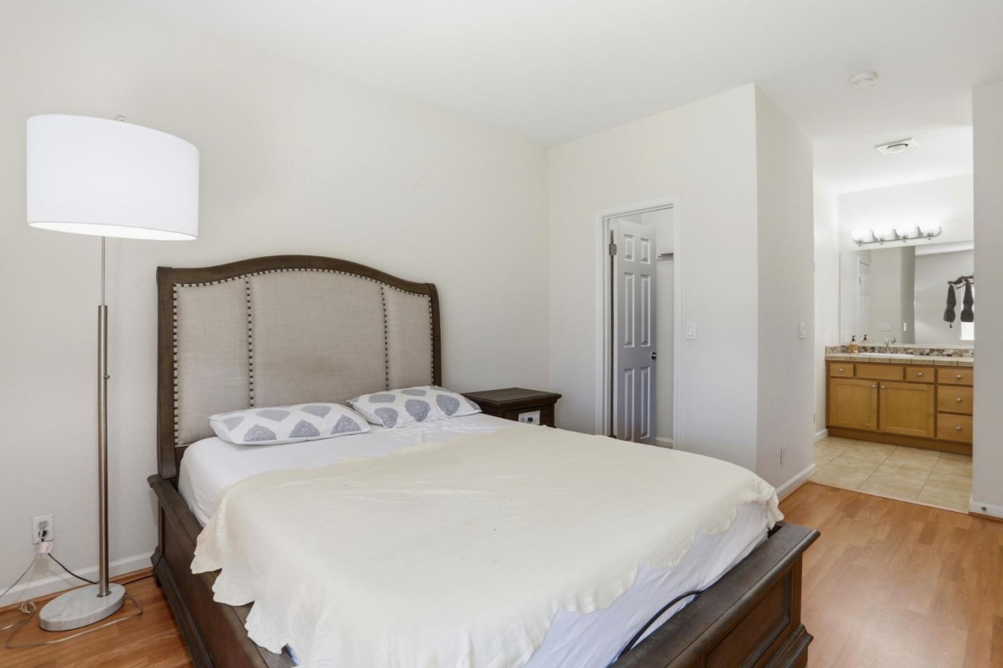 2968 Moorpark Avenue 17