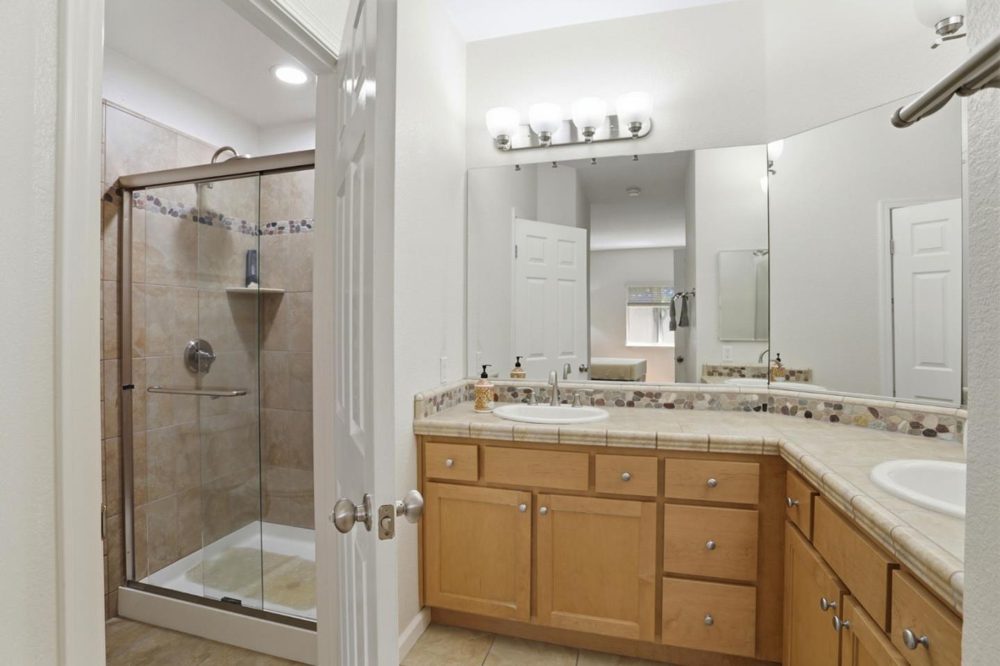 2968 Moorpark Avenue 17